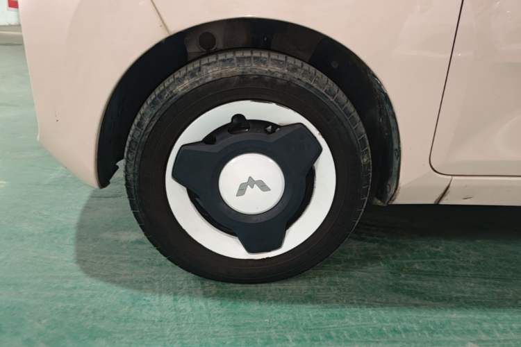 Used Wuling Hongguang MINIEV 2021 Macaron Fashion Model Lithium Iron Phosphate Left Front Wheel Hub