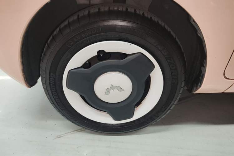 Used Wuling Hongguang MINIEV 2021 Macaron Premium Model – Lithium Iron Phosphate Left Front Wheel Hub