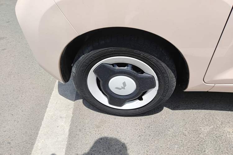 Used Wuling Hongguang MINIEV 2021 Macaron Premium Model – Lithium Iron Phosphate Left Front Wheel Hub