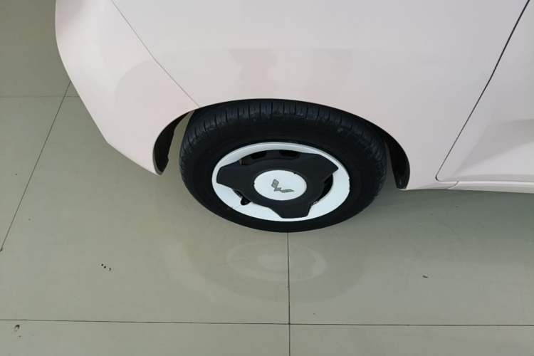 Used Wuling Hongguang MINIEV 2021 Macaron Fashion Edition Lithium-Ion Battery Left Front Wheel Hub