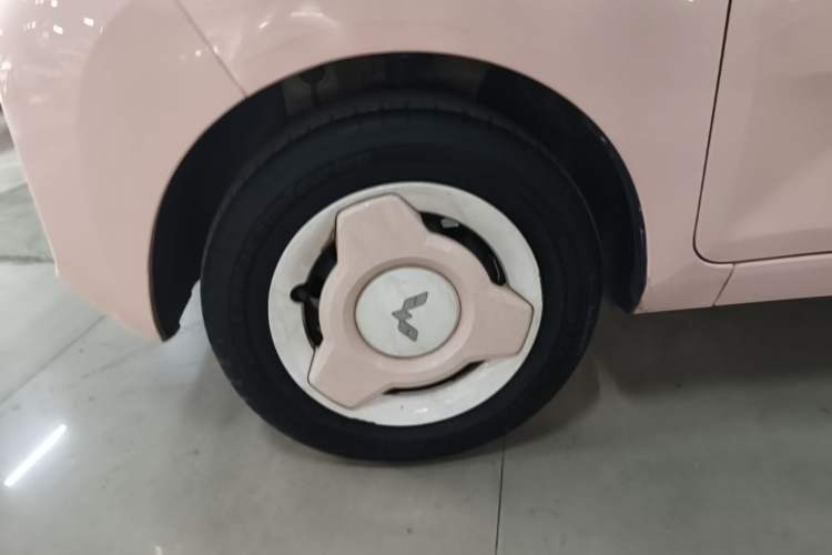 Used Wuling Hongguang MINIEV 2021 Macaron Premium Model – Lithium Iron Phosphate Left Front Wheel Hub