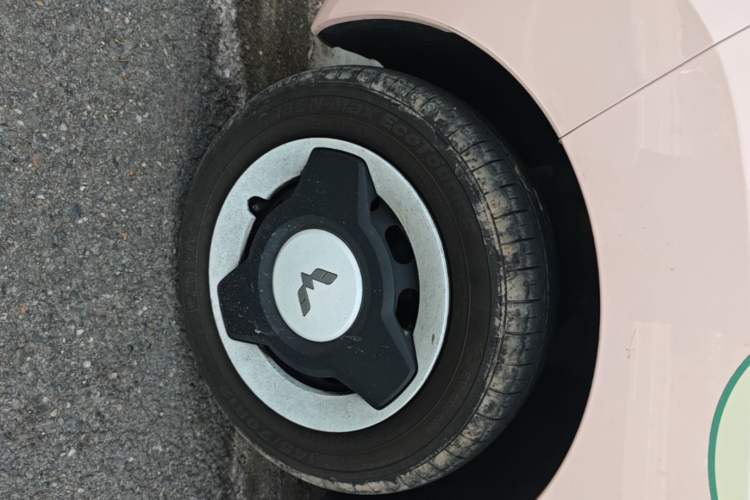 Used Wuling Hongguang MINIEV 2021 Macaron Fashion Model Lithium Iron Phosphate Left Front Wheel Hub
