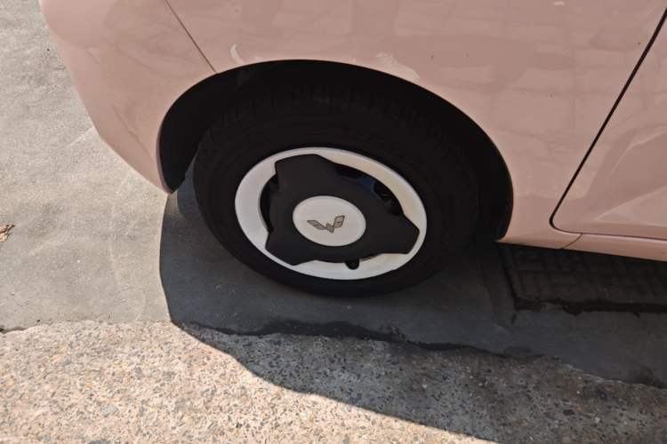 Used Wuling Hongguang MINIEV 2021 Macaron Premium Model – Lithium Iron Phosphate Left Front Wheel Hub