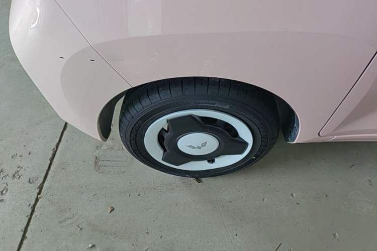 Used Wuling Hongguang MINIEV 2021 Macaron Premium Model – Lithium Iron Phosphate Left Front Wheel Hub