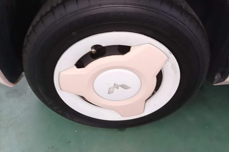 Used Wuling Hongguang MINIEV 2021 Macaron Premium Model – Lithium Iron Phosphate Left Front Wheel Hub