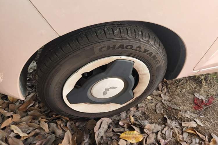Used Wuling Hongguang MINIEV 2021 Macaron Fashion Model Lithium Iron Phosphate Left Front Wheel Hub