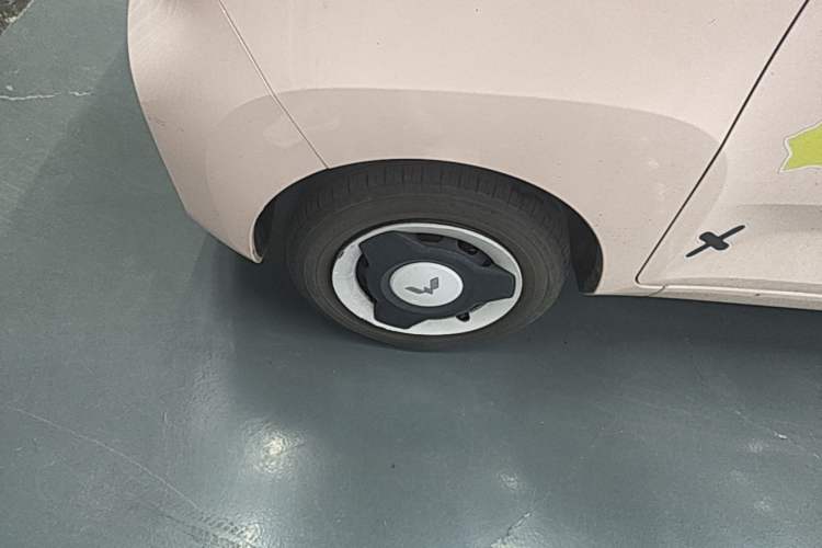 Used Wuling Hongguang MINIEV 2021 Macaron Fashion Edition Lithium-Ion Battery Left Front Wheel Hub