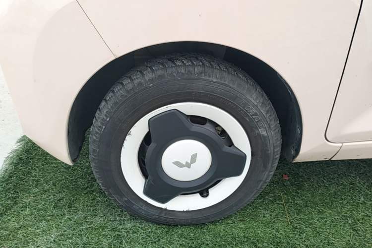 Used Wuling Hongguang MINIEV 2021 Macaron Premium Model – Lithium Iron Phosphate Left Front Wheel Hub