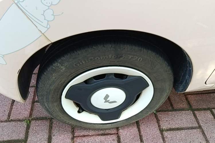Used Wuling Hongguang MINIEV 2021 Macaron Fashion Model Lithium Iron Phosphate Left Front Wheel Hub