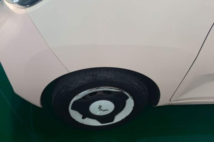 Used Wuling Hongguang MINIEV 2021 Macaron Sandwich Model 170 km Lithium Ternary Left Front Wheel Hub