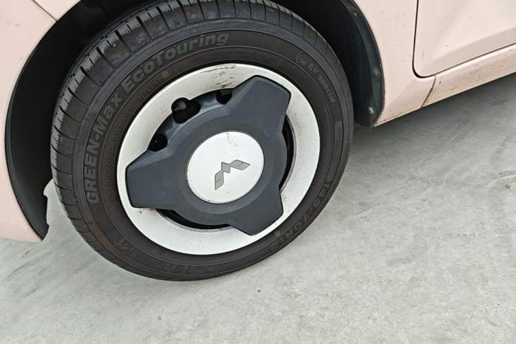 Used Wuling Hongguang MINIEV 2021 Macaron Premium Model – Lithium Iron Phosphate Left Front Wheel Hub