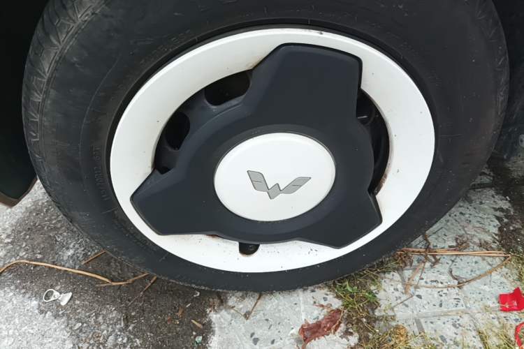 Used Wuling Hongguang MINIEV 2021 Macaron Premium Model – Lithium Iron Phosphate Left Front Wheel Hub