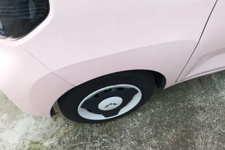 Used Wuling Hongguang MINIEV 2021 Macaron Premium Model – Lithium Iron Phosphate Left Front Wheel Hub