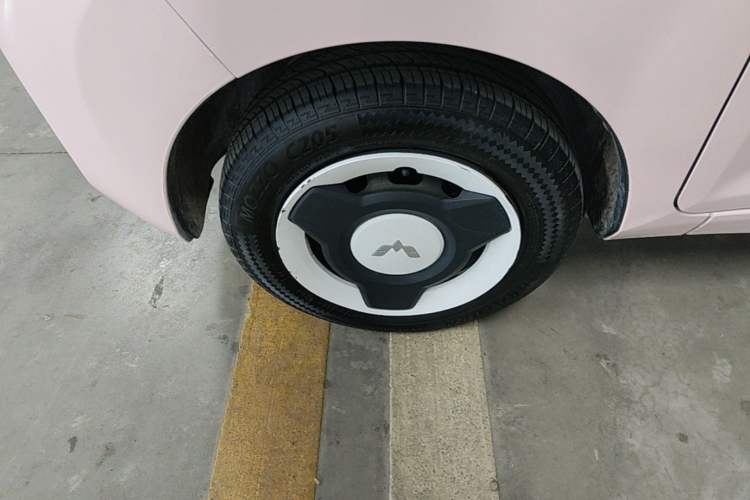 Used Wuling Hongguang MINIEV 2021 Macaron Fashion Edition Lithium-Ion Battery Left Front Wheel Hub