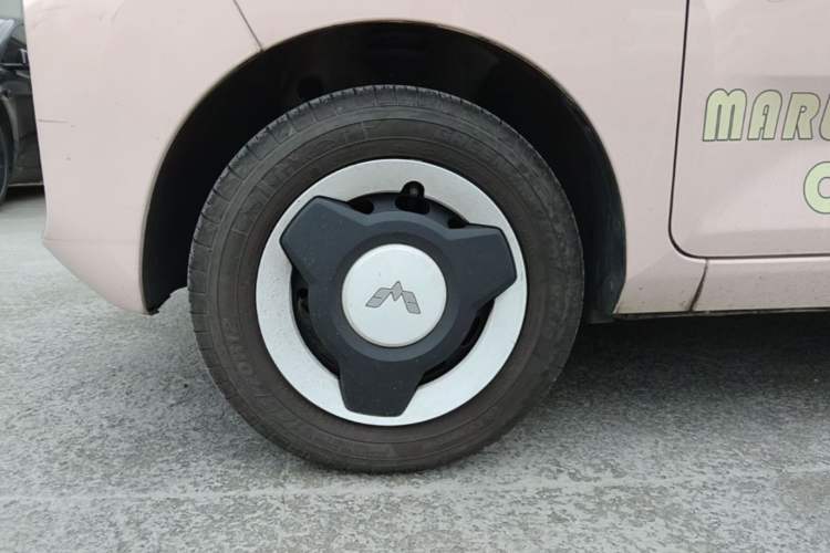 Used Wuling Hongguang MINIEV 2021 Macaron Fashion Model Lithium Iron Phosphate Left Front Wheel Hub