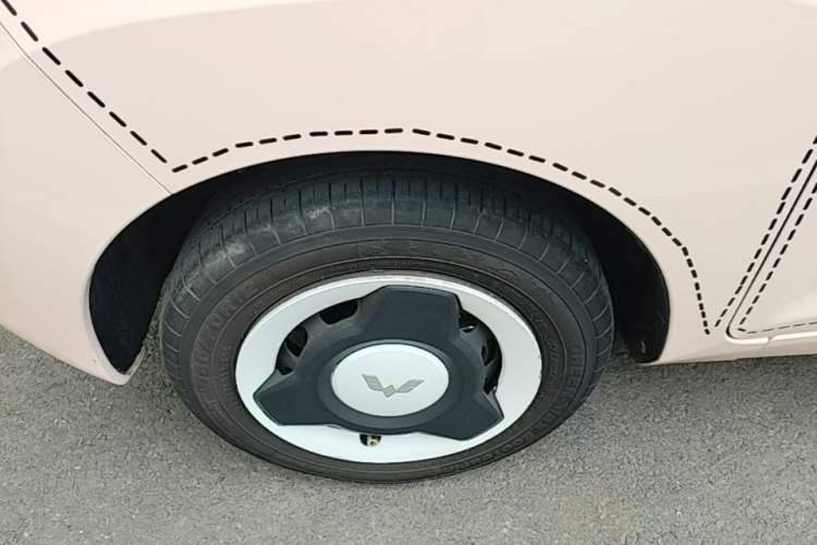 Used Wuling Hongguang MINIEV 2021 Macaron Fashion Model Lithium Iron Phosphate Left Front Wheel Hub