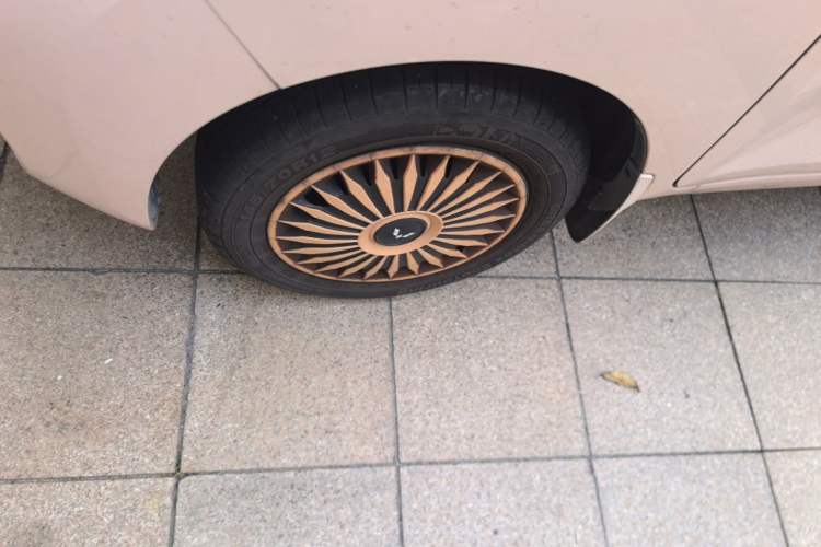 Used Wuling Hongguang MINIEV 2021 Macaron Premium Model – Lithium Iron Phosphate Left Front Wheel Hub