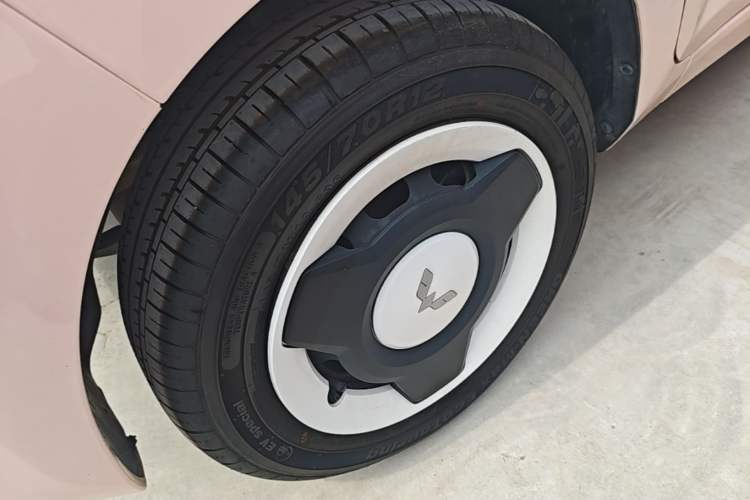 Used Wuling Hongguang MINIEV 2021 Macaron Fashion Model Lithium Iron Phosphate Left Front Wheel Hub