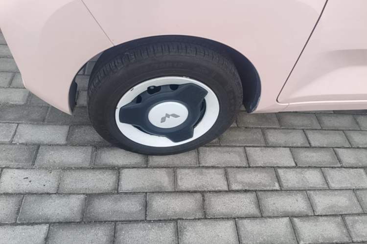 Used Wuling Hongguang MINIEV 2021 Macaron Fashion Model Lithium Iron Phosphate Left Front Wheel Hub