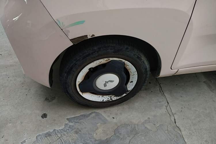 Used Wuling Hongguang MINIEV 2021 Macaron Fashion Model Lithium Iron Phosphate Left Front Wheel Hub