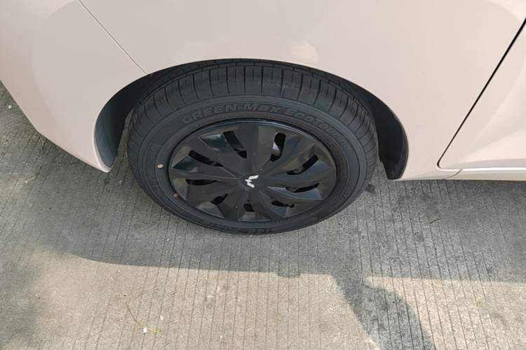 Used Wuling Hongguang MINIEV 2021 Macaron Fashion Model Lithium Iron Phosphate Left Front Wheel Hub