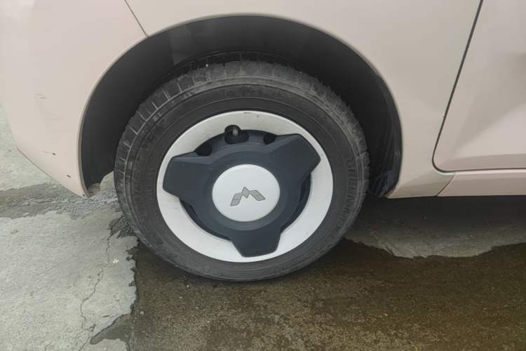 Used Wuling Hongguang MINIEV 2021 Macaron Sandwich Model 120 km Lithium Iron Phosphate Left Front Wheel Hub