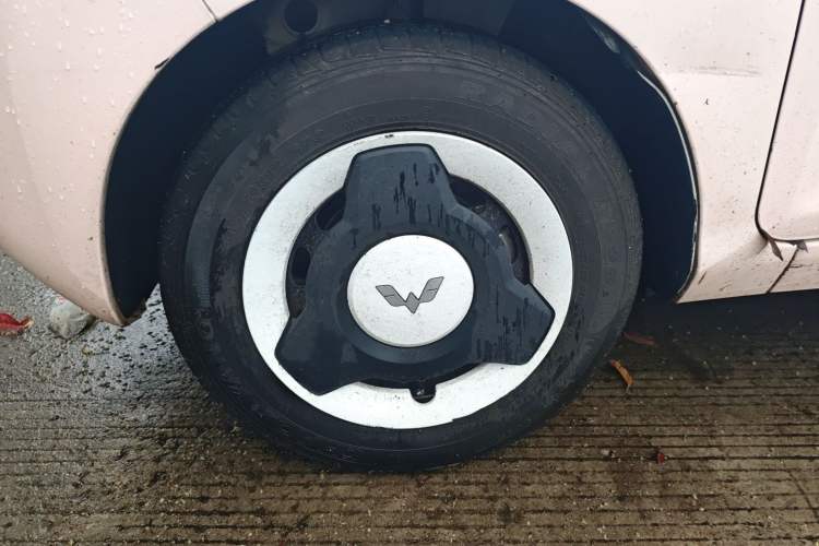 Used Wuling Hongguang MINIEV 2021 Macaron Premium Model – Lithium Iron Phosphate Left Front Wheel Hub