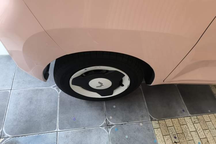 Used Wuling Hongguang MINIEV 2021 Macaron Premium Model – Lithium-NMC Left Front Wheel Hub
