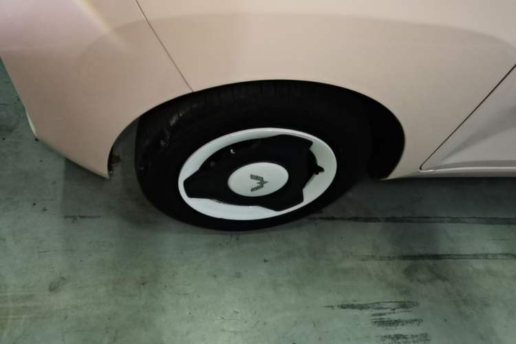 Used Wuling Hongguang MINIEV 2021 Macaron Premium Model – Lithium Iron Phosphate Left Front Wheel Hub