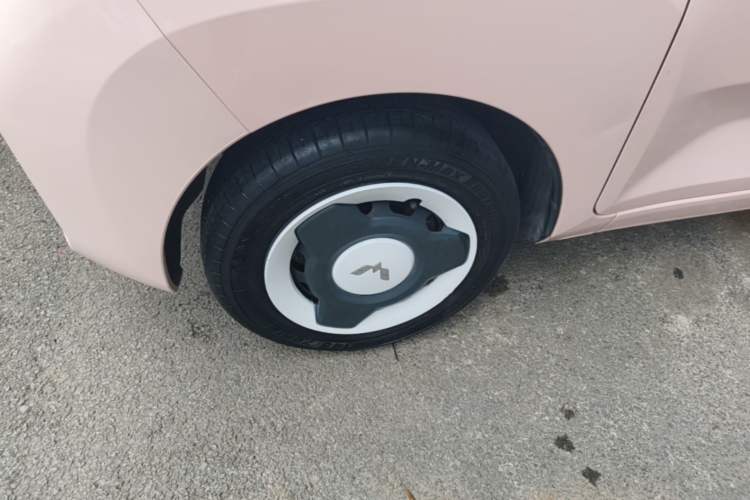 Used Wuling Hongguang MINIEV 2021 Macaron Fashion Edition Lithium-Ion Battery Left Front Wheel Hub