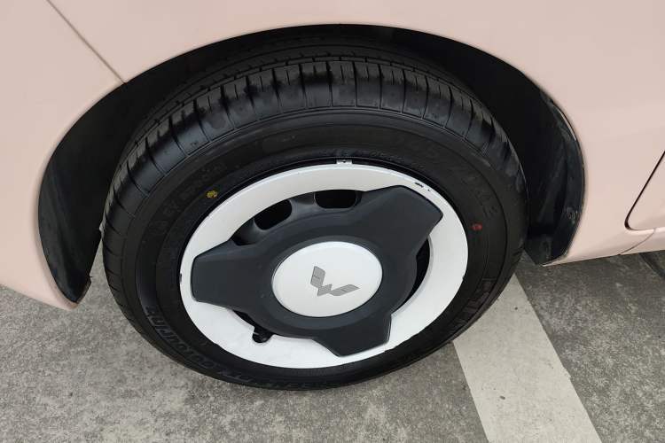 Used Wuling Hongguang MINIEV 2021 Macaron Premium Model – Lithium-NMC Left Front Wheel Hub