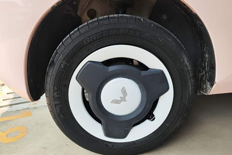 Used Wuling Hongguang MINIEV 2021 Macaron Fashion Edition Lithium-Ion Battery Left Front Wheel Hub