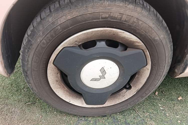 Used Wuling Hongguang MINIEV 2021 Macaron Fashion Edition Lithium-Ion Battery Left Front Wheel Hub