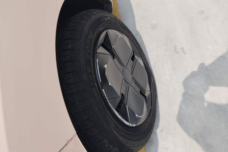 Used Wuling Hongguang MINIEV 2021 Macaron Fashion Model Lithium Iron Phosphate Left Front Wheel Hub