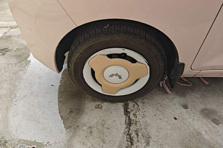 Used Wuling Hongguang MINIEV 2021 Macaron Premium Model – Lithium Iron Phosphate Left Front Wheel Hub