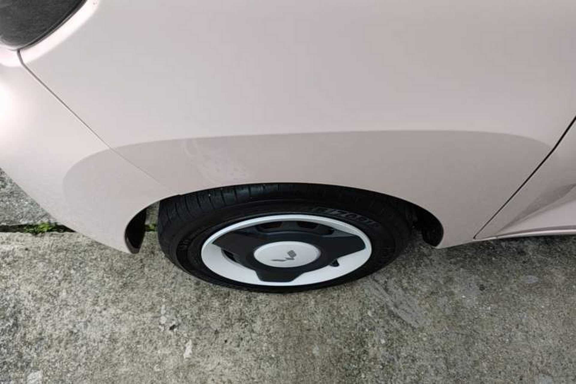Used Wuling Hongguang MINIEV 2021 Macaron Fashion Model Lithium Iron Phosphate Left Front Wheel Hub