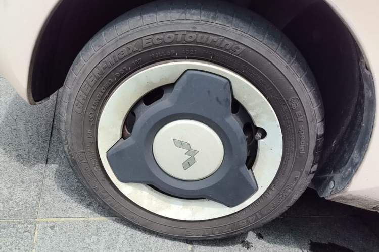 Used Wuling Hongguang MINIEV 2021 Macaron Fashion Model Lithium Iron Phosphate Left Front Wheel Hub