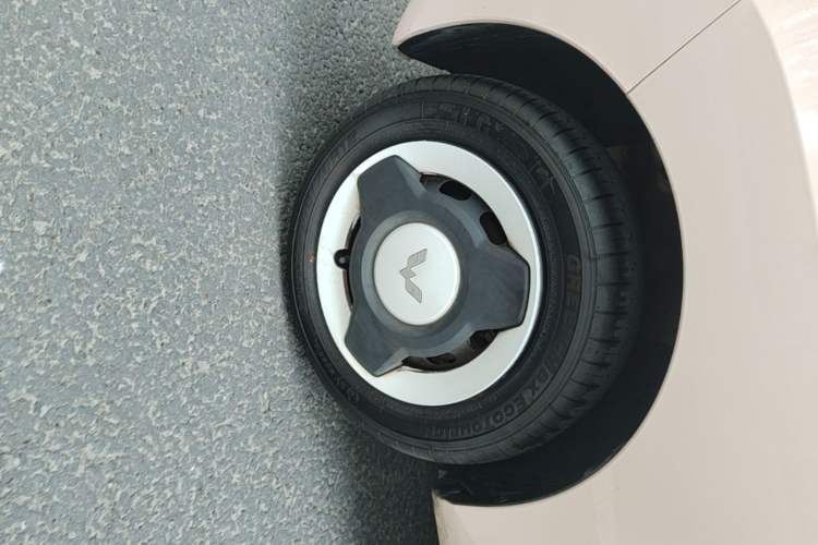 Used Wuling Hongguang MINIEV 2021 Macaron Fashion Edition Lithium-Ion Battery Left Front Wheel Hub