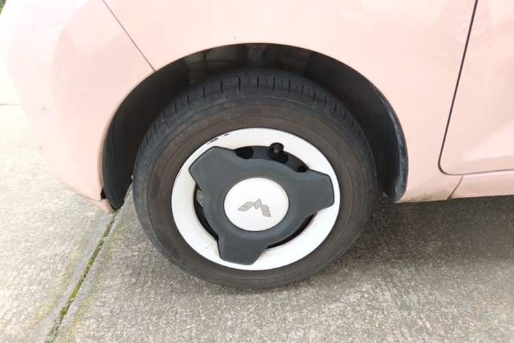 Used Wuling Hongguang MINIEV 2021 Macaron Premium Model – Lithium Iron Phosphate Left Front Wheel Hub