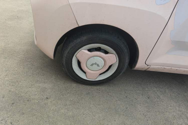 Used Wuling Hongguang MINIEV 2021 Macaron Premium Model – Lithium-NMC Left Front Wheel Hub