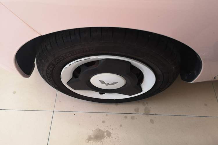Used Wuling Hongguang MINIEV 2021 Macaron Premium Model – Lithium Iron Phosphate Left Front Wheel Hub
