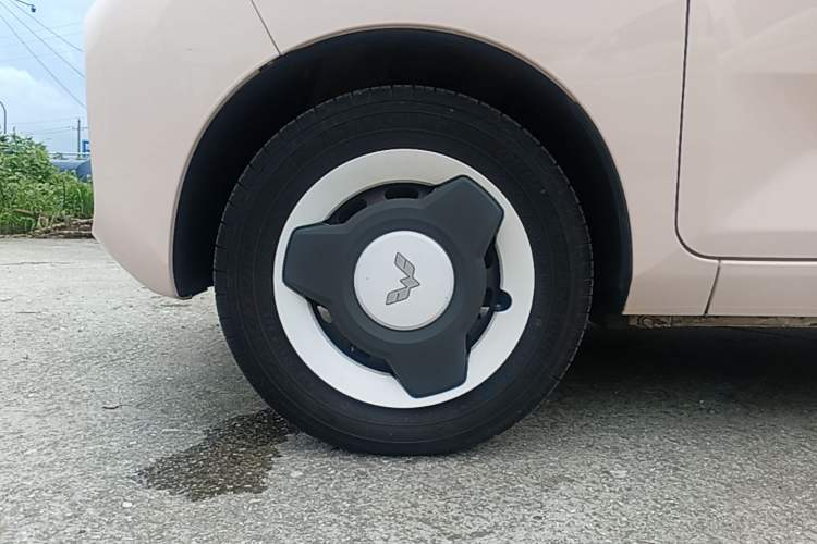 Used Wuling Hongguang MINIEV 2021 Macaron Premium Model – Lithium Iron Phosphate Left Front Wheel Hub