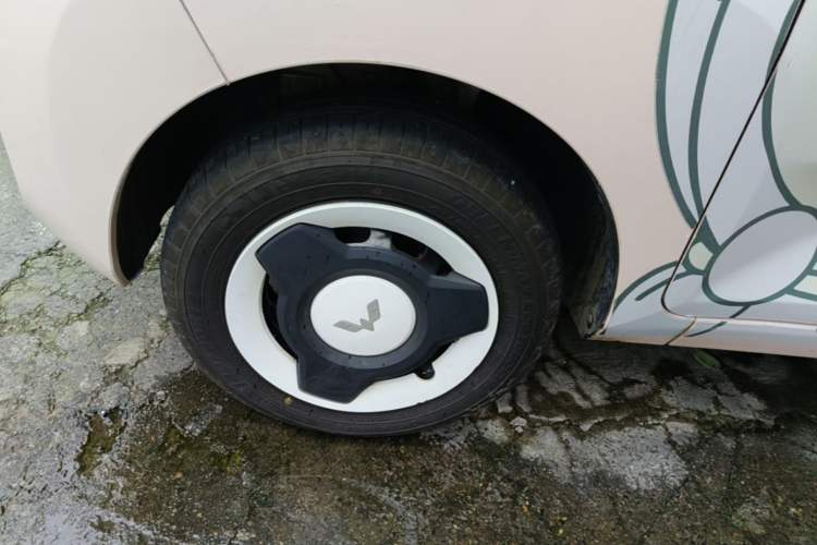 Used Wuling Hongguang MINIEV 2021 Macaron Premium Model – Lithium-NMC Left Front Wheel Hub