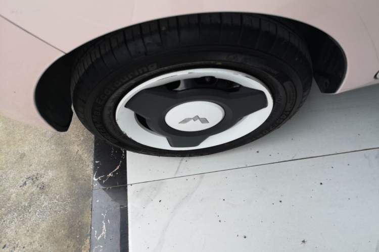 Used Wuling Hongguang MINIEV 2021 Macaron Premium Model – Lithium Iron Phosphate Left Front Wheel Hub