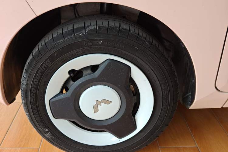 Used Wuling Hongguang MINIEV 2021 Macaron Premium Model – Lithium Iron Phosphate Left Front Wheel Hub
