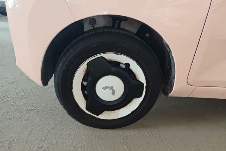 Used Wuling Hongguang MINIEV 2021 Macaron Premium Model – Lithium Iron Phosphate Left Front Wheel Hub