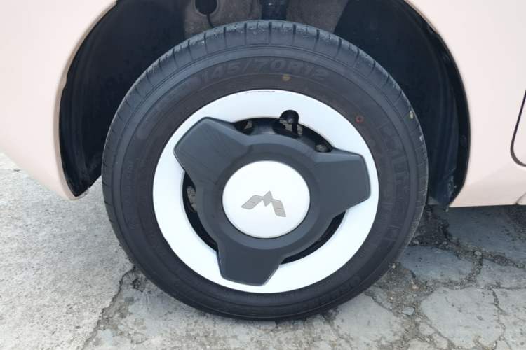 Used Wuling Hongguang MINIEV 2021 Macaron Premium Model – Lithium Iron Phosphate Left Front Wheel Hub