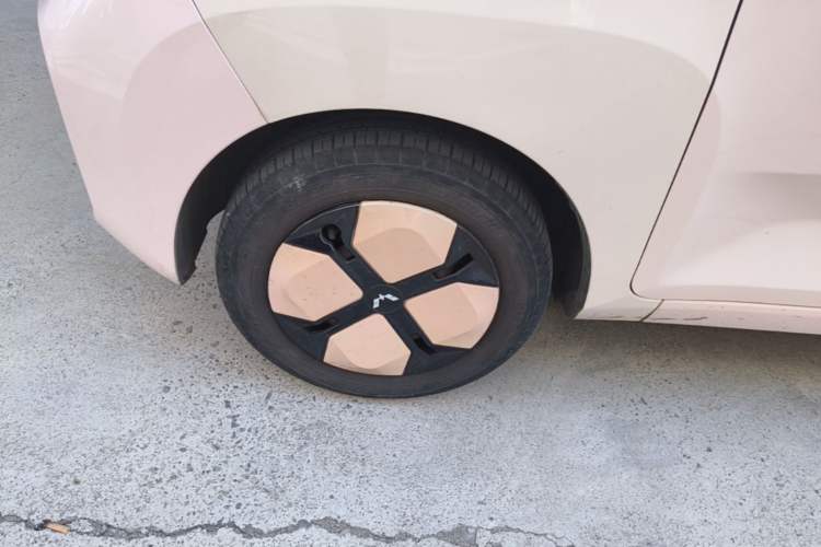 Used Wuling Hongguang MINIEV 2021 Macaron Sandwich Model 170 km Lithium Ternary Left Front Wheel Hub