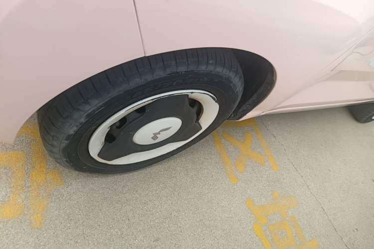 Used Wuling Hongguang MINIEV 2021 Macaron Premium Model – Lithium Iron Phosphate Left Front Wheel Hub