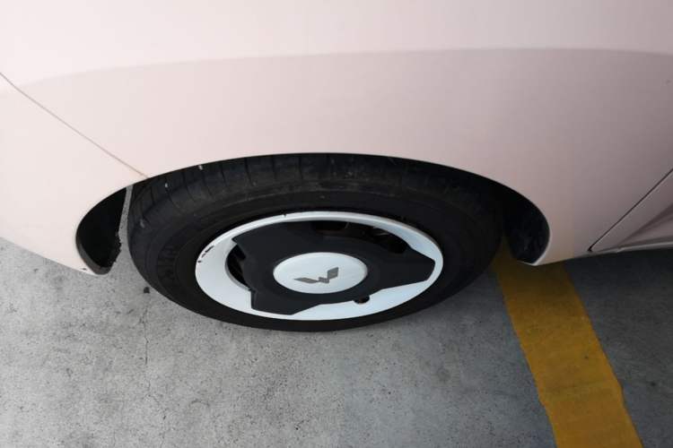 Used Wuling Hongguang MINIEV 2021 Macaron Premium Model – Lithium-NMC Left Front Wheel Hub